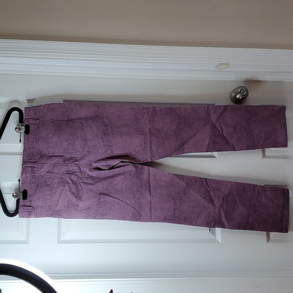 Soho soft denim sz 12 mauve/black animal print jeans. No flaws - Picture 4 of 11